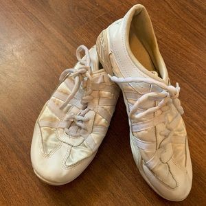 Nfinity cheer shoes